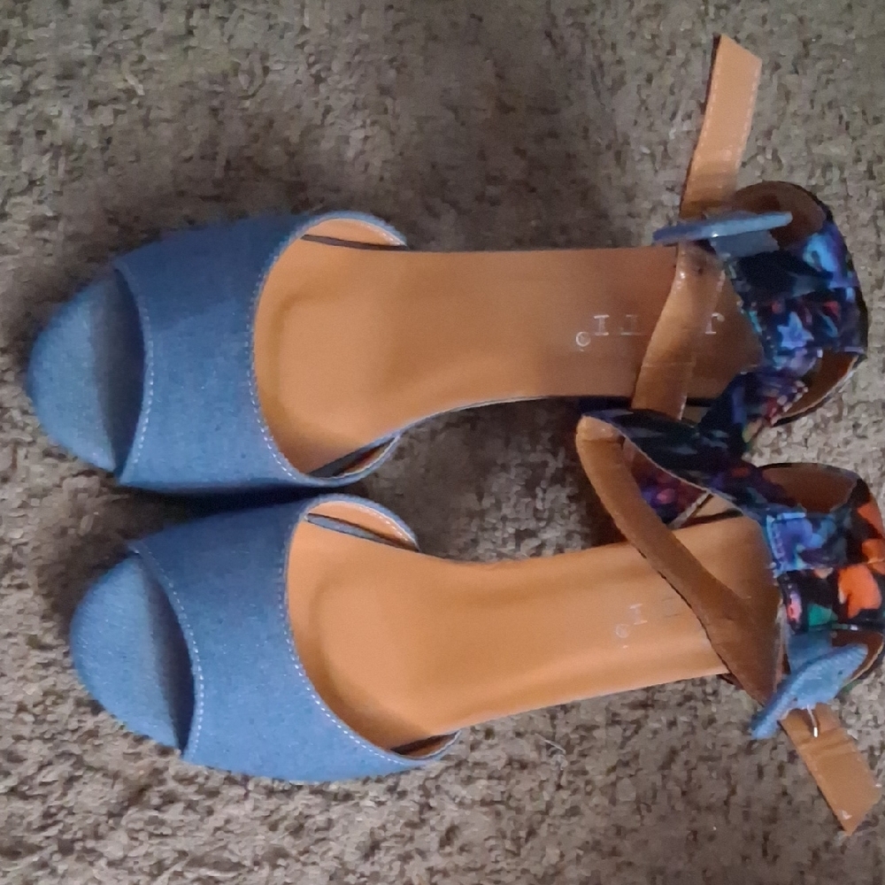 Blue Sandals with Bow Detail - Picture 7 of 9